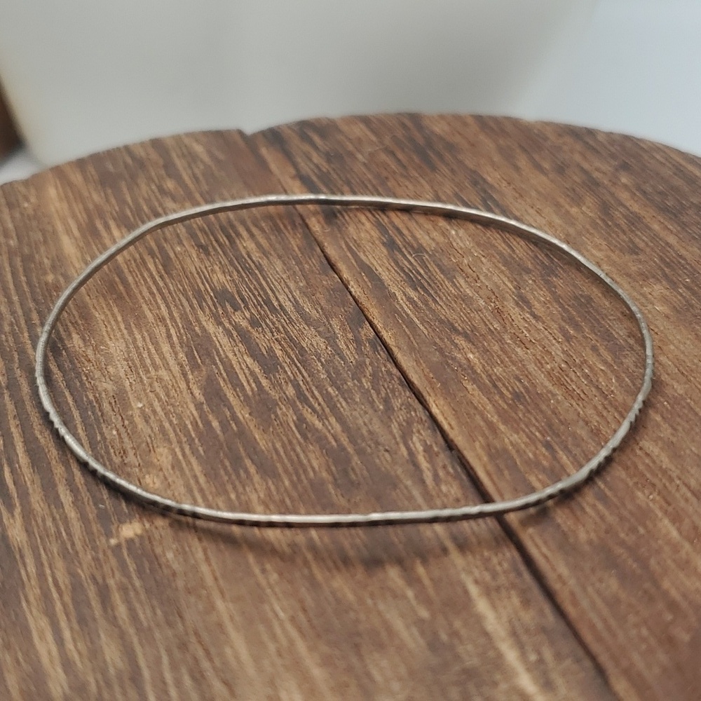 B2038 silver‎ tone celtic bracelet thin